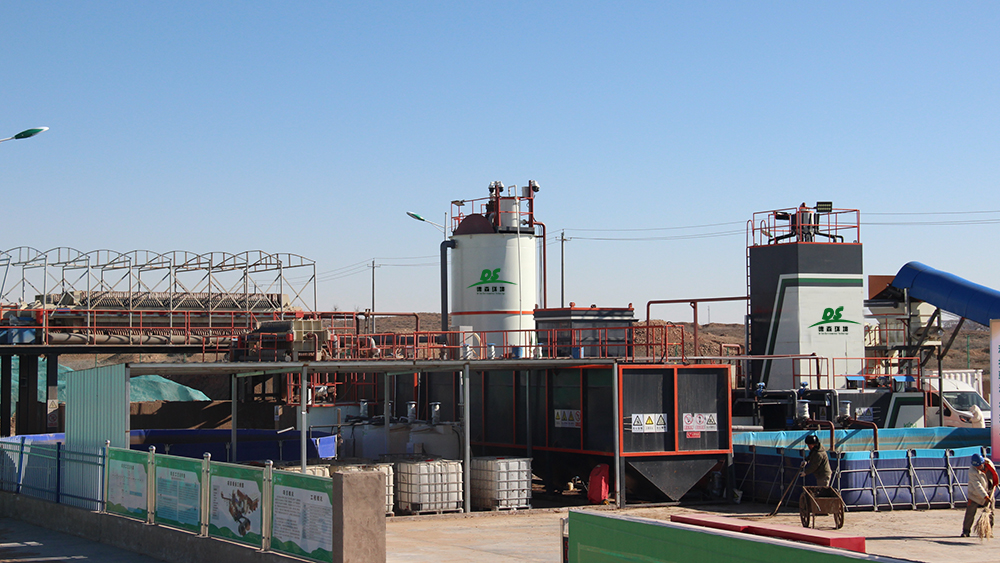 1763604436323748.jpg 德森環(huán)境土壤淋洗修復設備