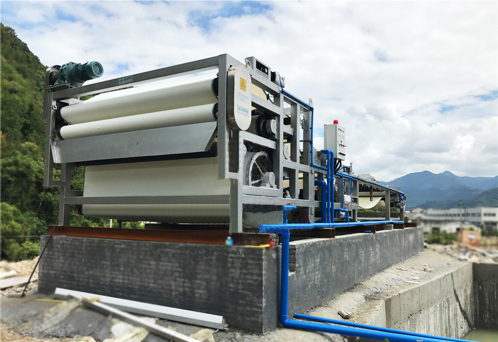 污泥帶式壓濾機(jī)設(shè)備